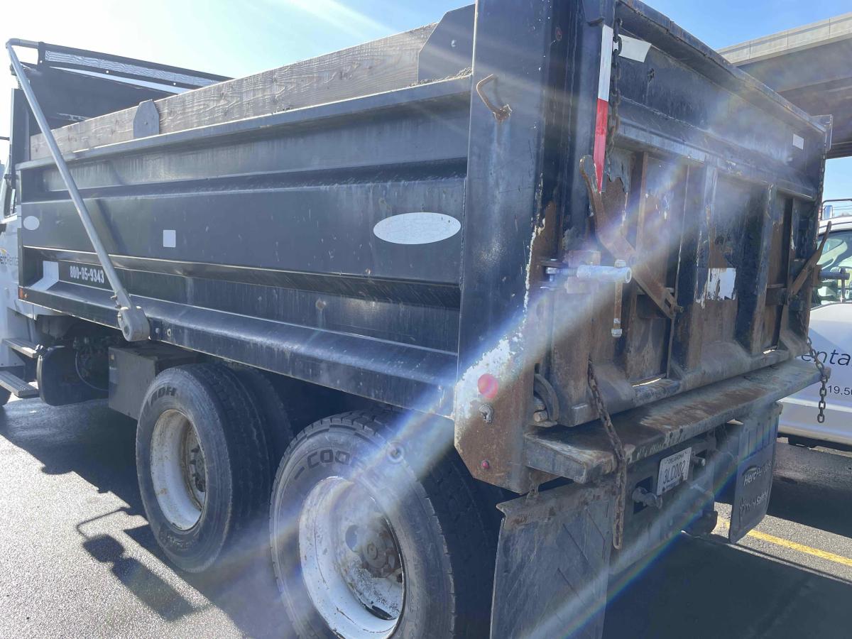 2016 Freightliner M2106