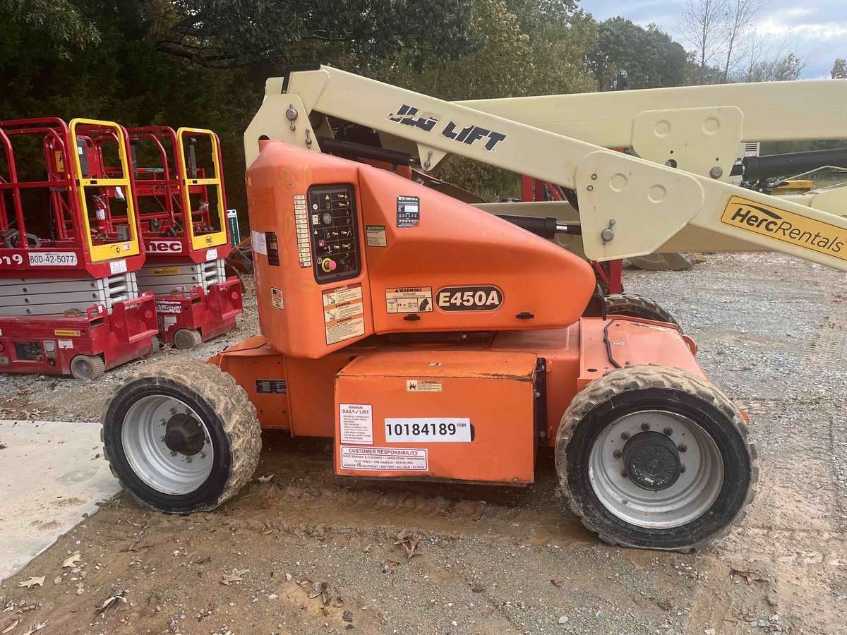 2016 JLG E450A