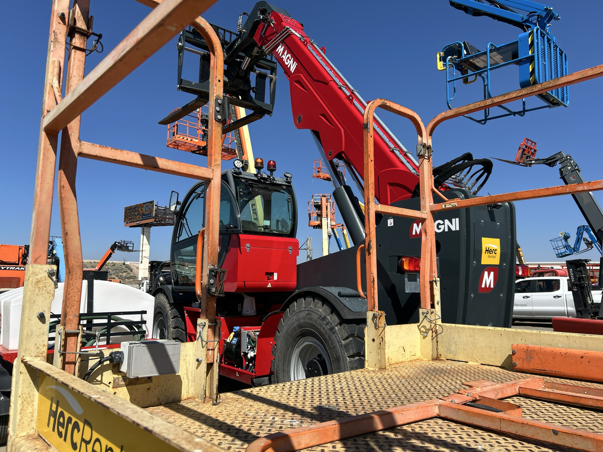 2017 JLG 260MRT-10