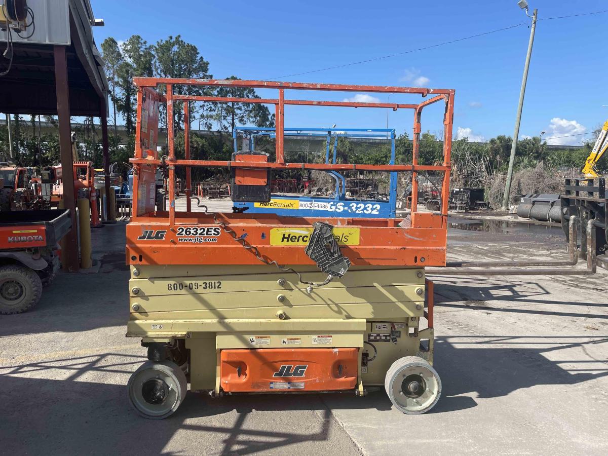 2016 JLG 2632ES