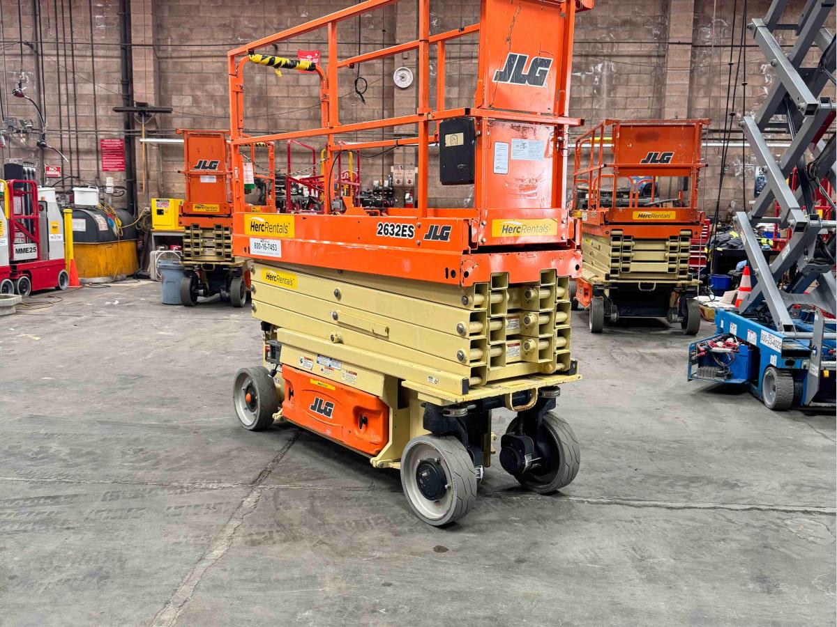 2017 JLG 2632ES