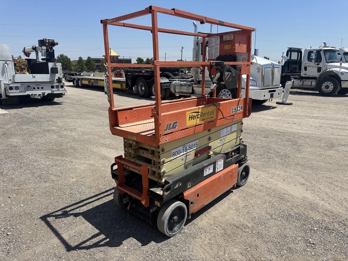 2017 JLG 1932R