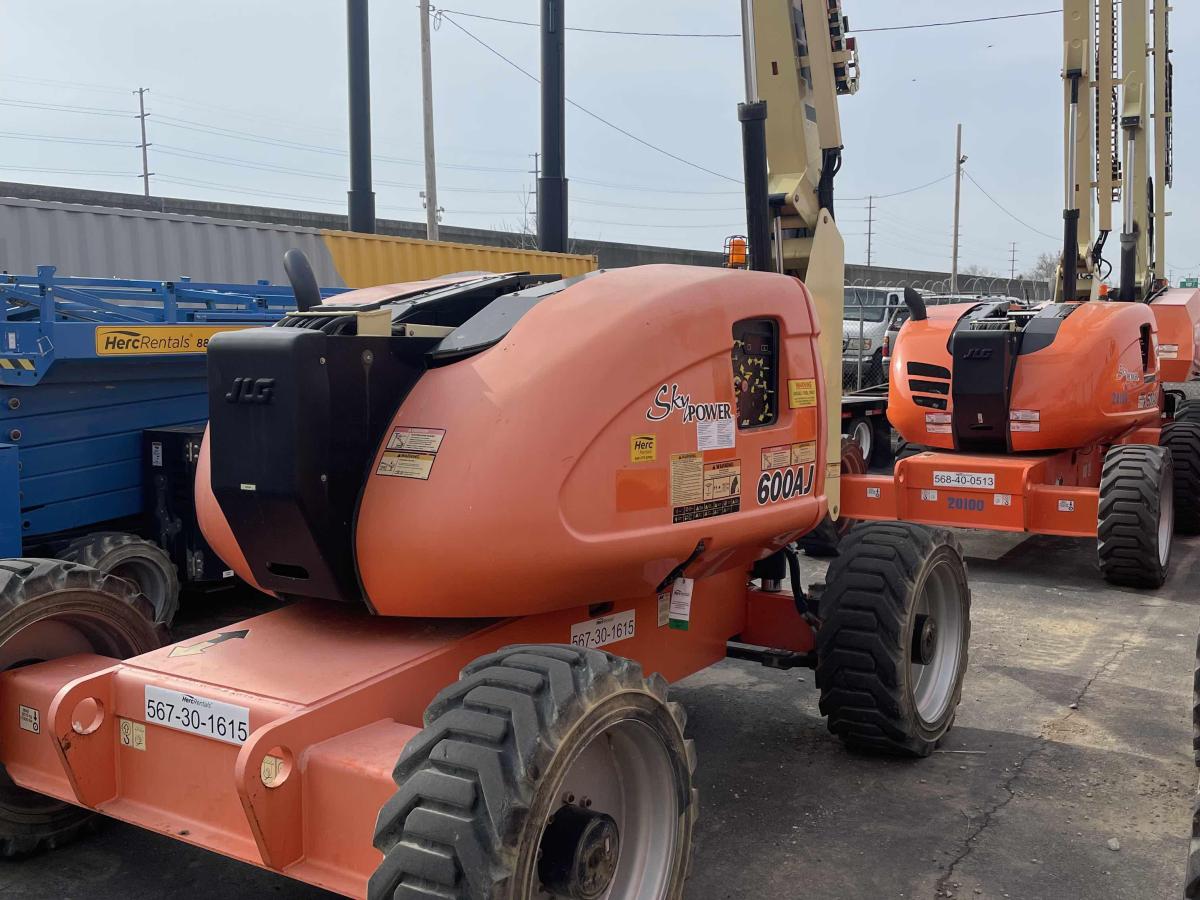 2013 JLG 600AJ
