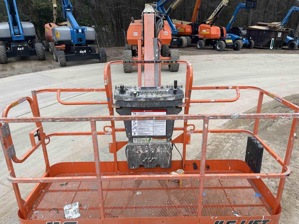 2017 JLG 860SJ