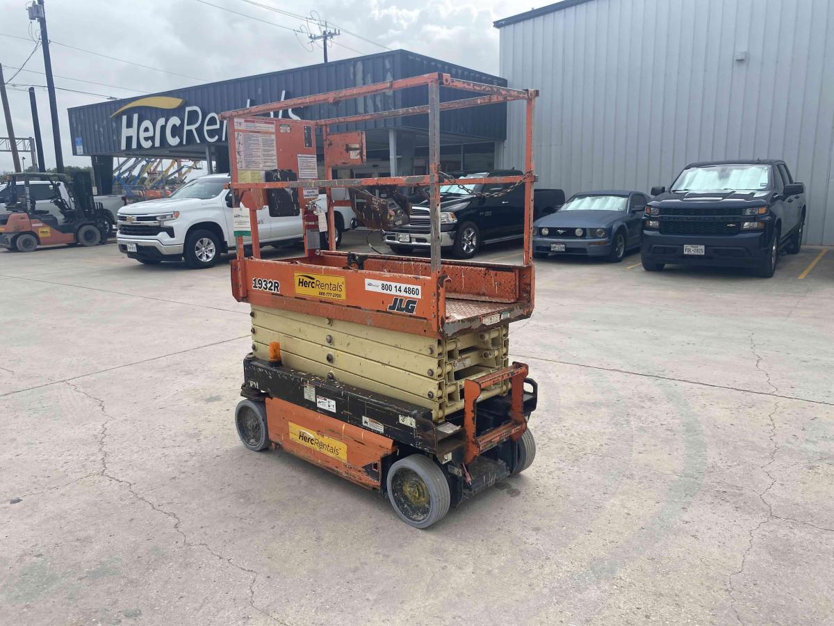 2017 JLG 1932R-11