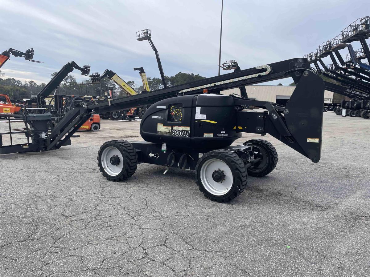 2017 JLG 600AJ