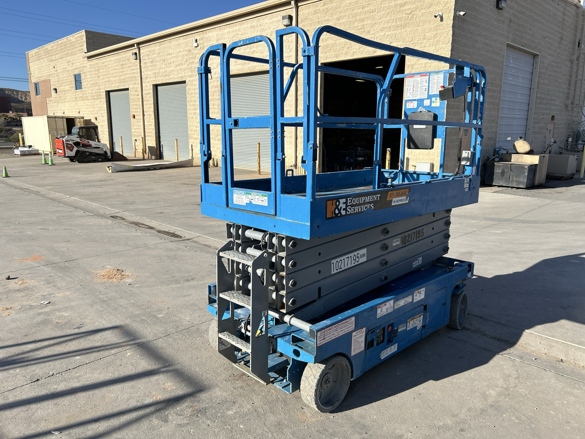 2017 Genie GS-3246-5