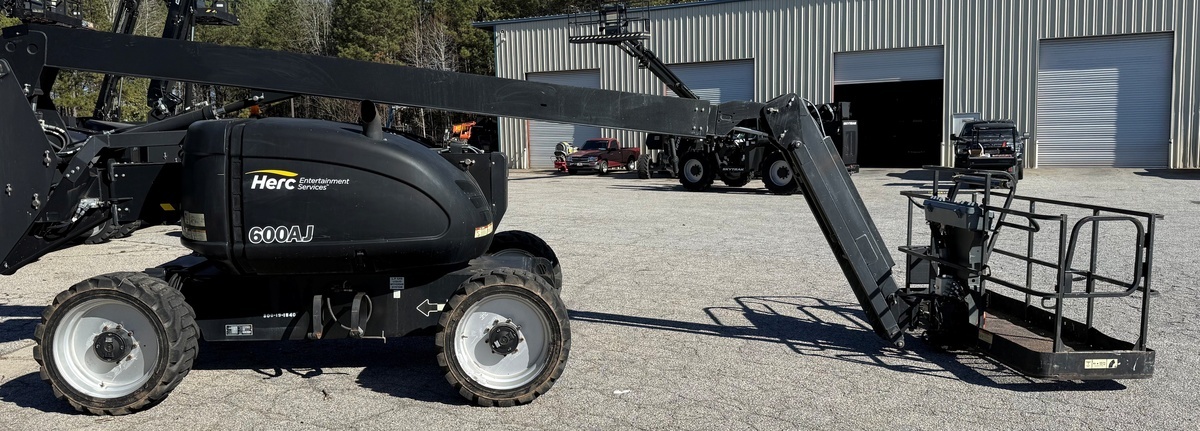 2017 JLG 600AJ-5
