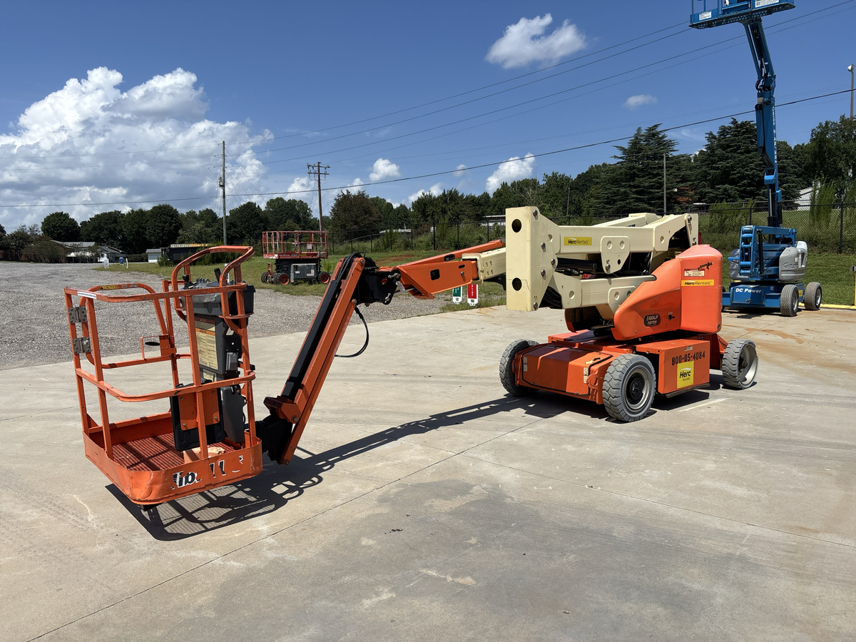 2015 JLG E400AJPN