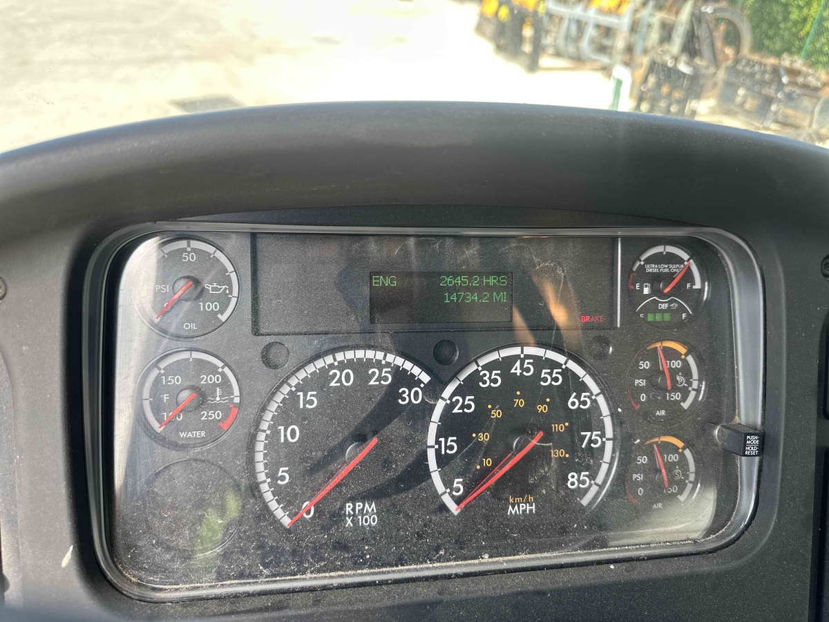 2019 Freightliner M2106-7