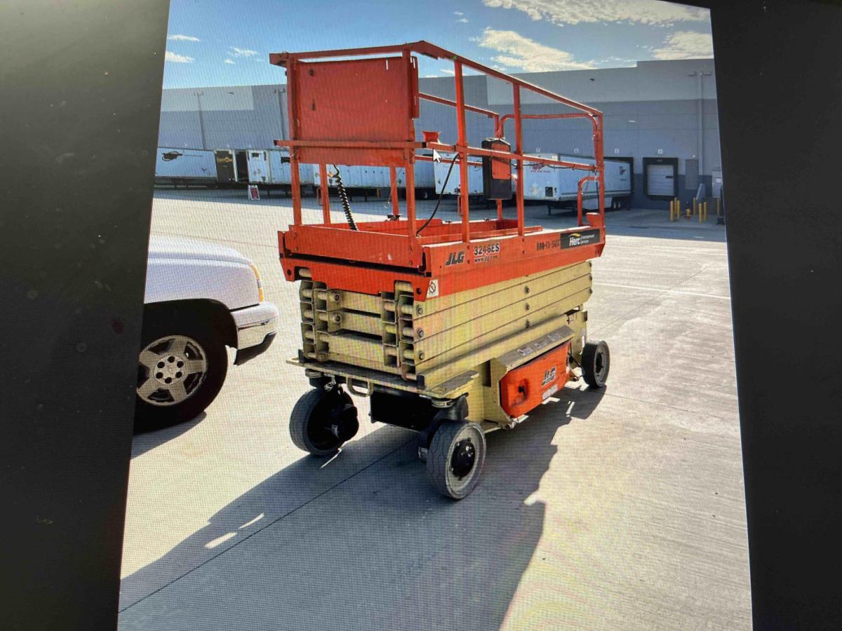 2016 JLG 3246ES