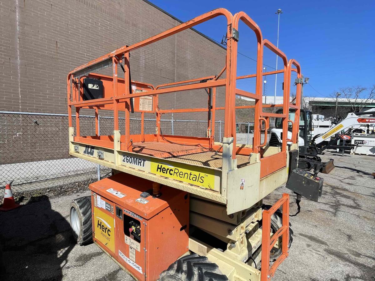 2017 JLG 260MRT