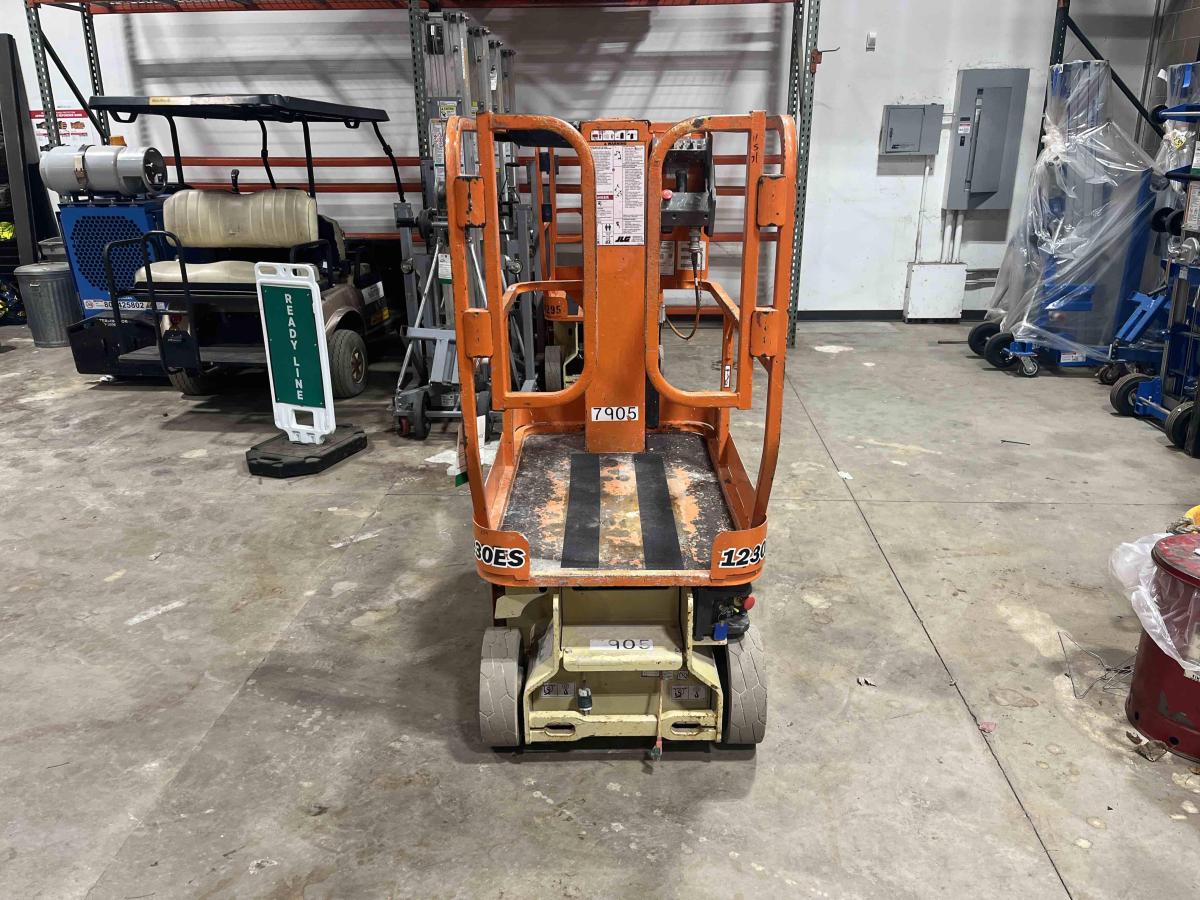 2010 JLG 1230ES