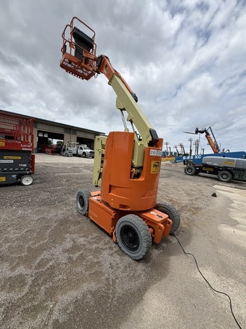 2016 JLG E300AJP-2