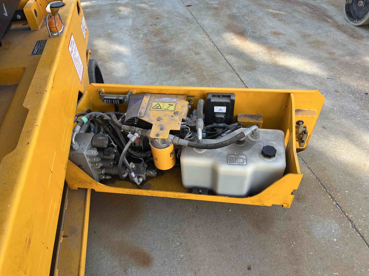2023 JCB S3246E-8