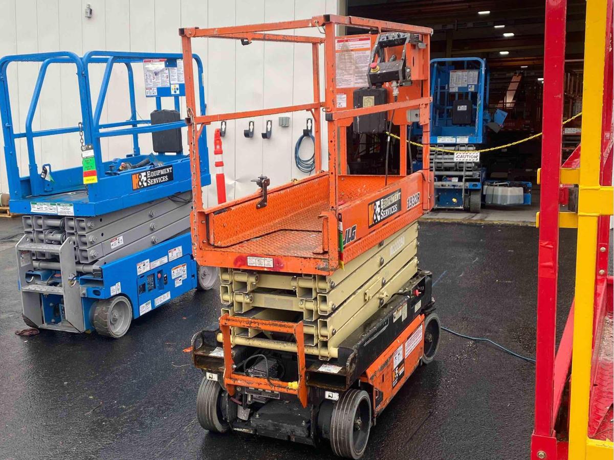 2017 JLG 1932R