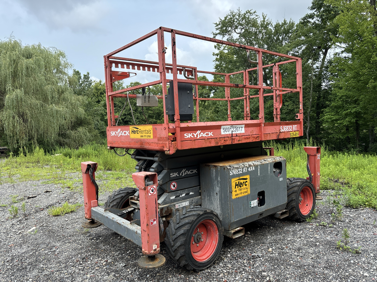 2019 Skyjack SJ-6832RT-2