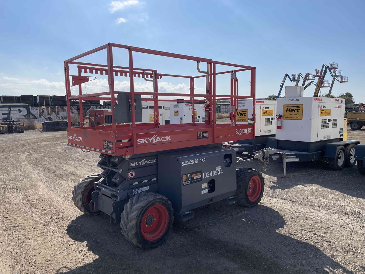 2018 Skyjack SJ-6826RT-4
