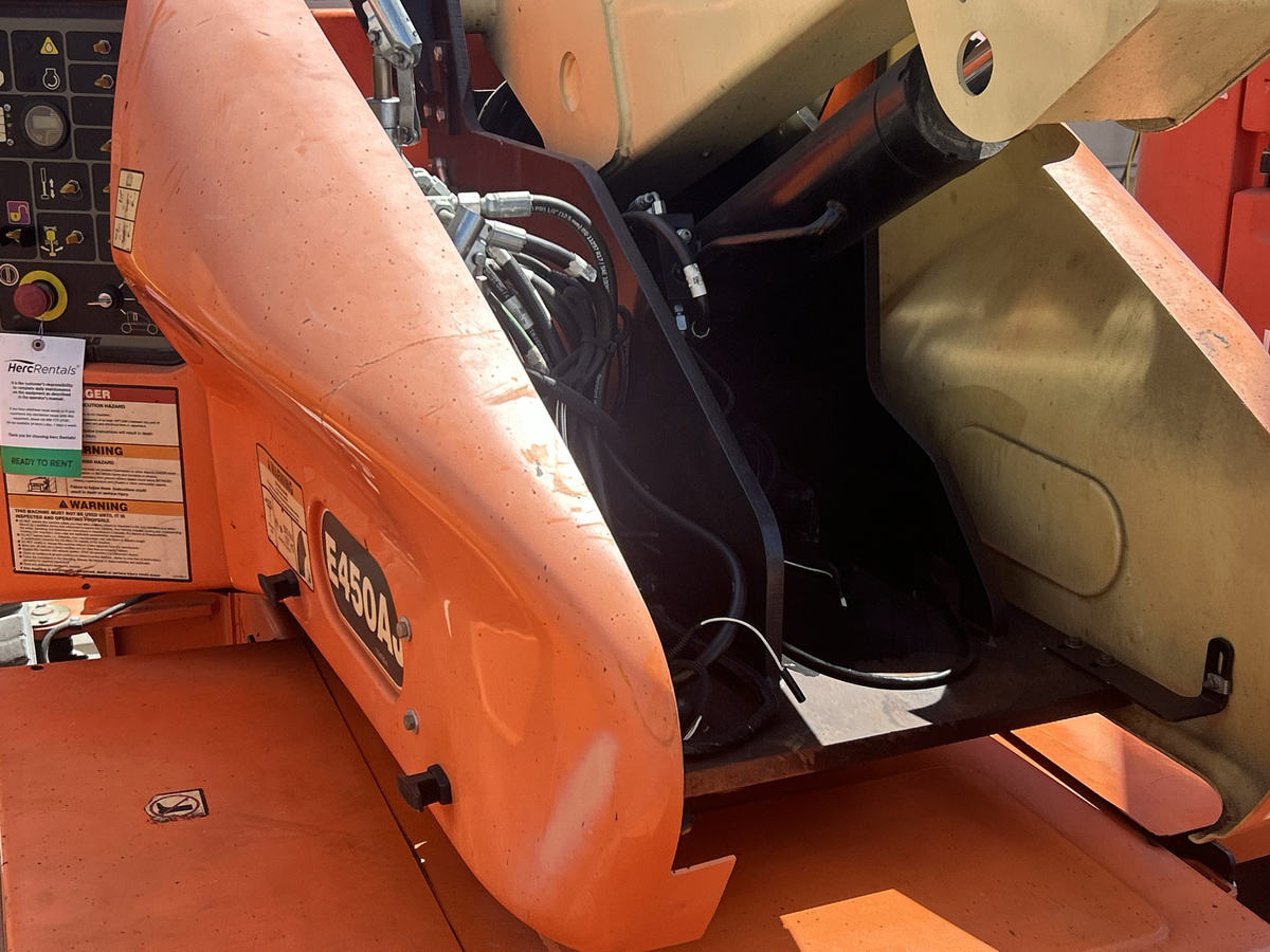 2018 JLG E450AJ-9