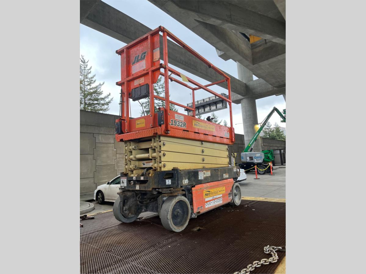 2017 JLG 1932R