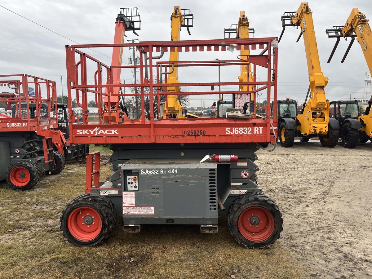 2018 Skyjack SJ-6832RT-14