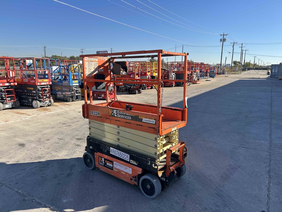 2018 JLG 1932R-3
