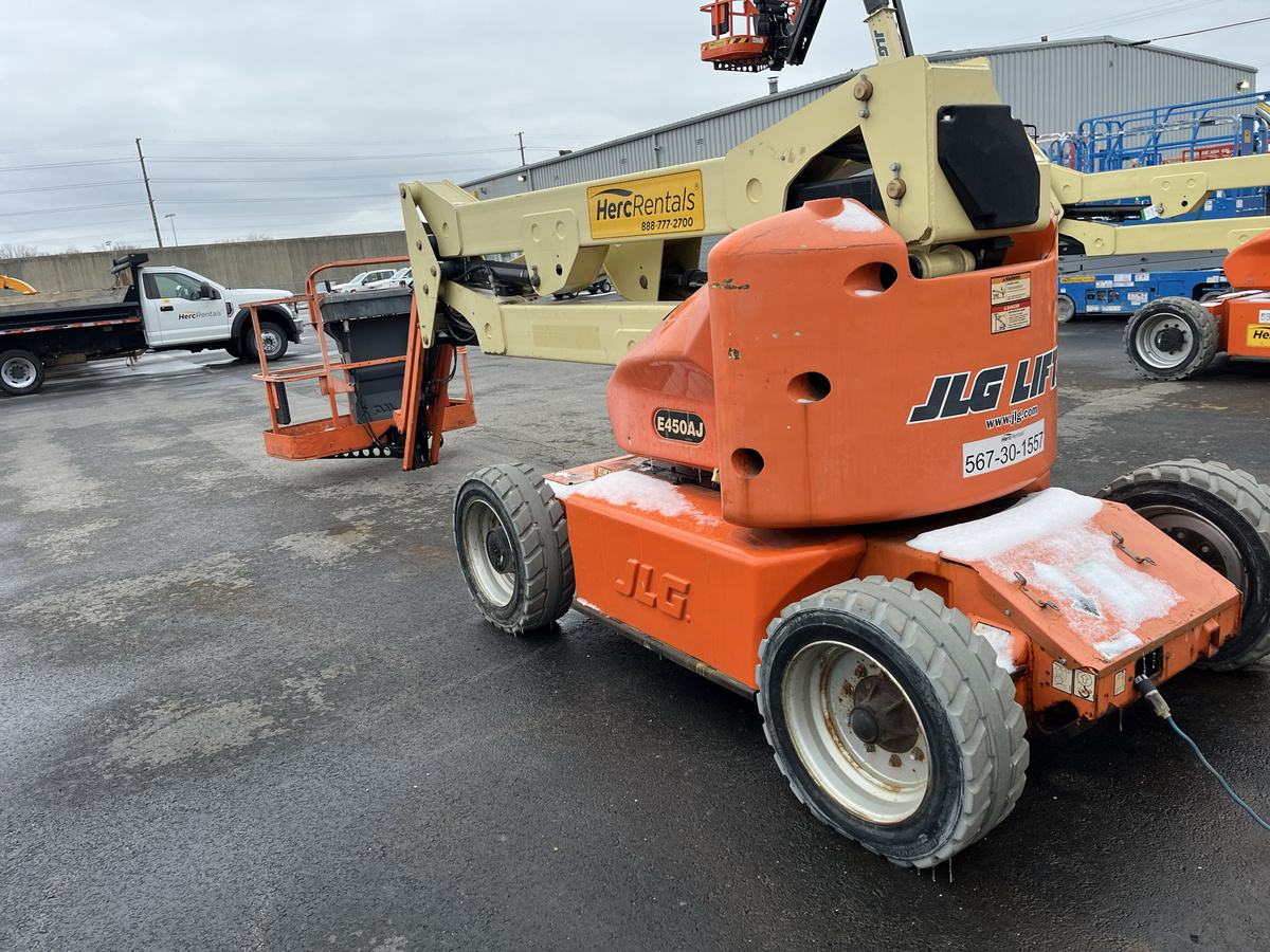 2013 JLG E450AJ-5