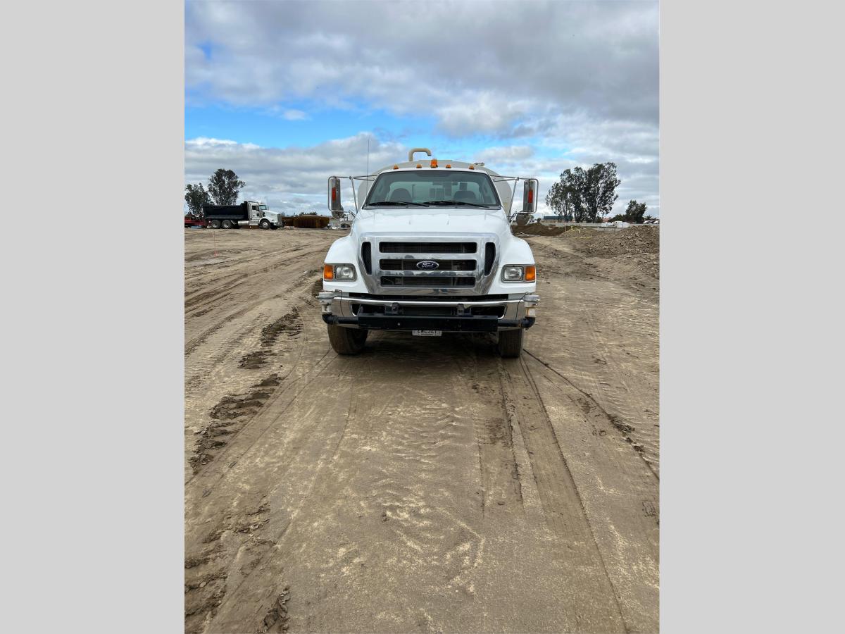 2015 Ford F750-2
