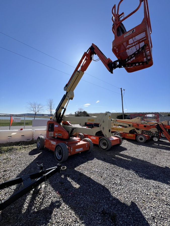 2013 JLG E450AJ-2