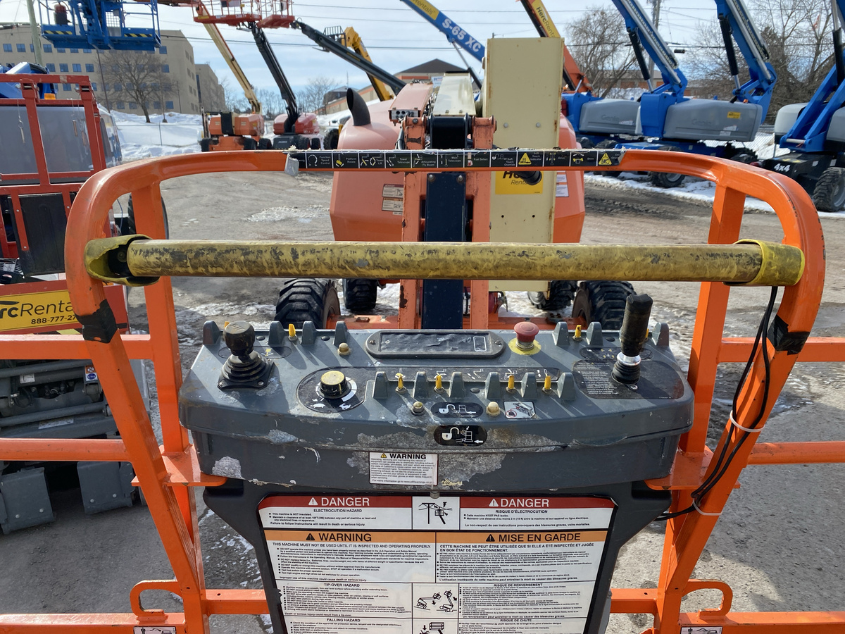 2017 JLG 450AJ-6