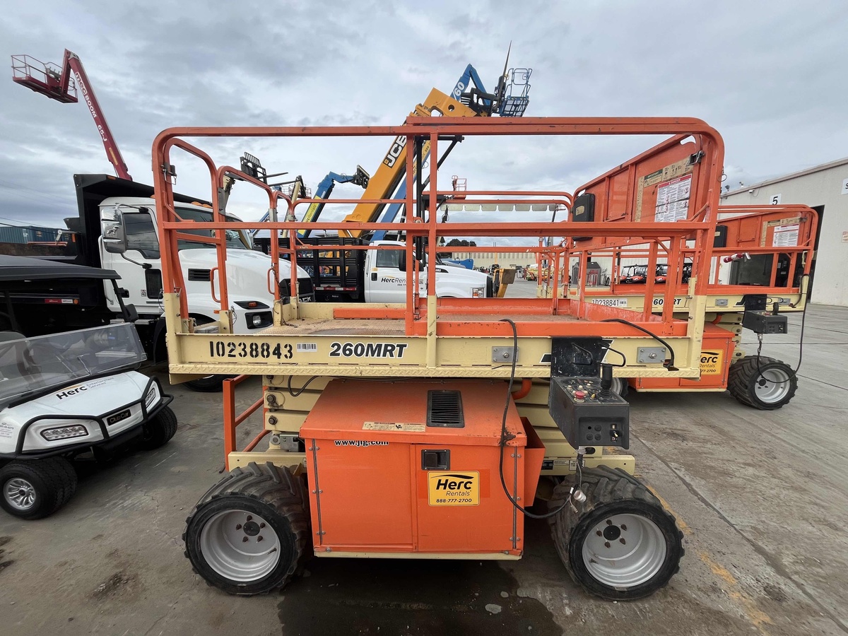 2018 JLG 260MRT-4