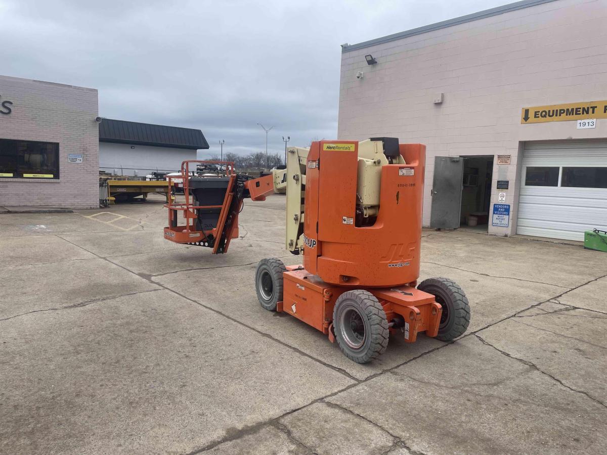 2016 JLG E300AJP