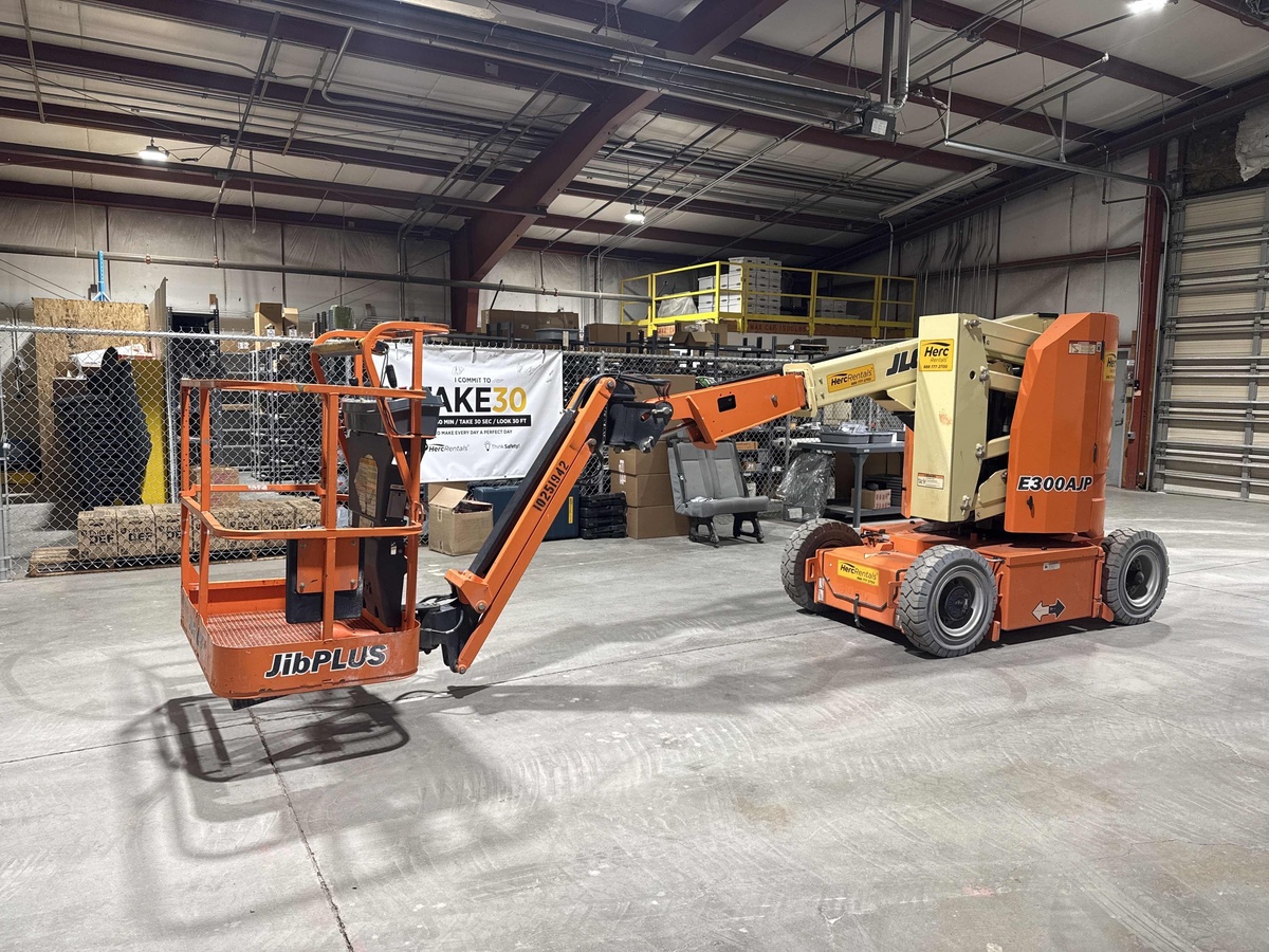 2018 JLG E300AJP-2
