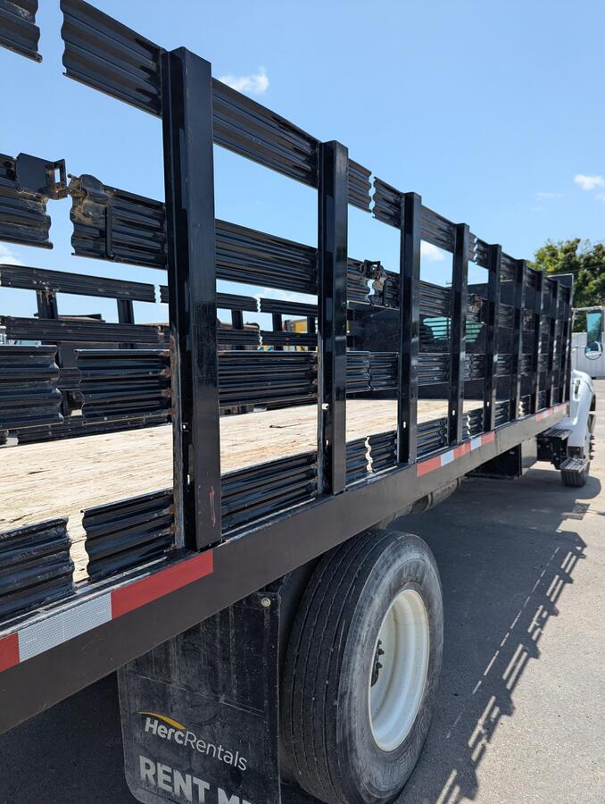 2015 Ford F750-9