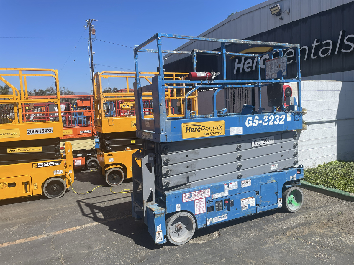 2018 Genie GS-3232