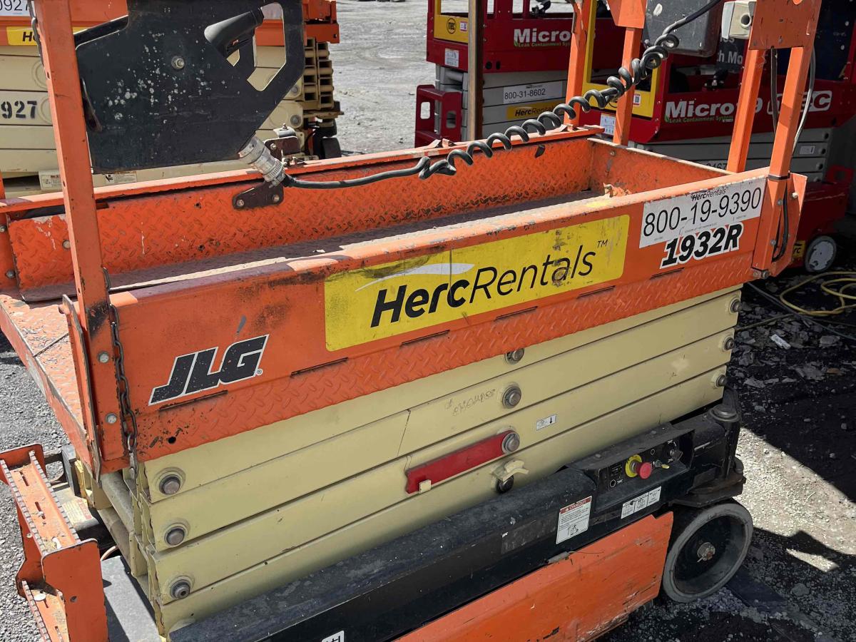 2018 JLG 1932R