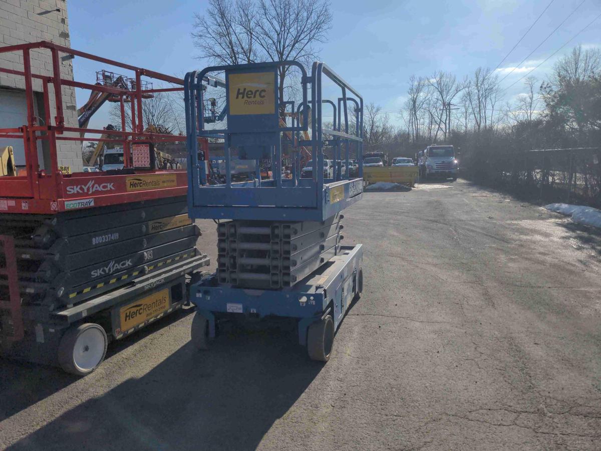 2017 Genie GS-3246