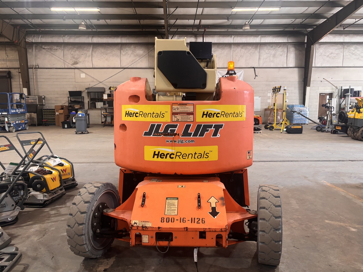 2017 JLG E450AJ-3