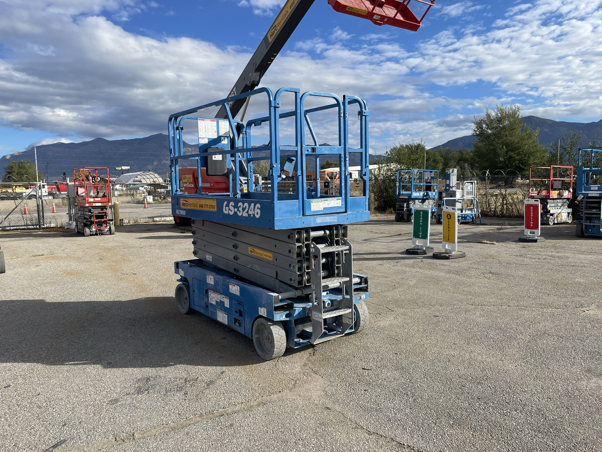 2019 Genie GS-3246-3