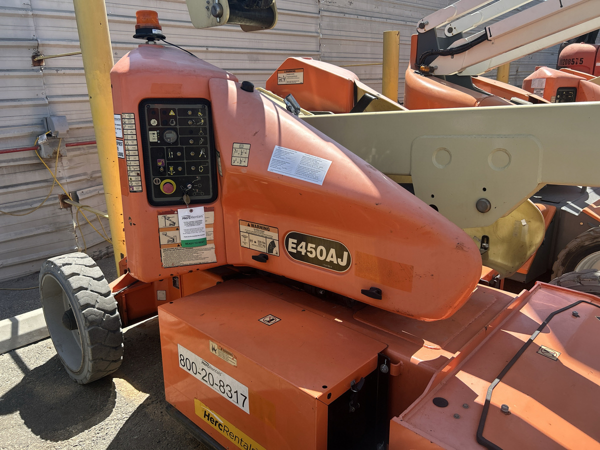 2018 JLG E450AJ-4