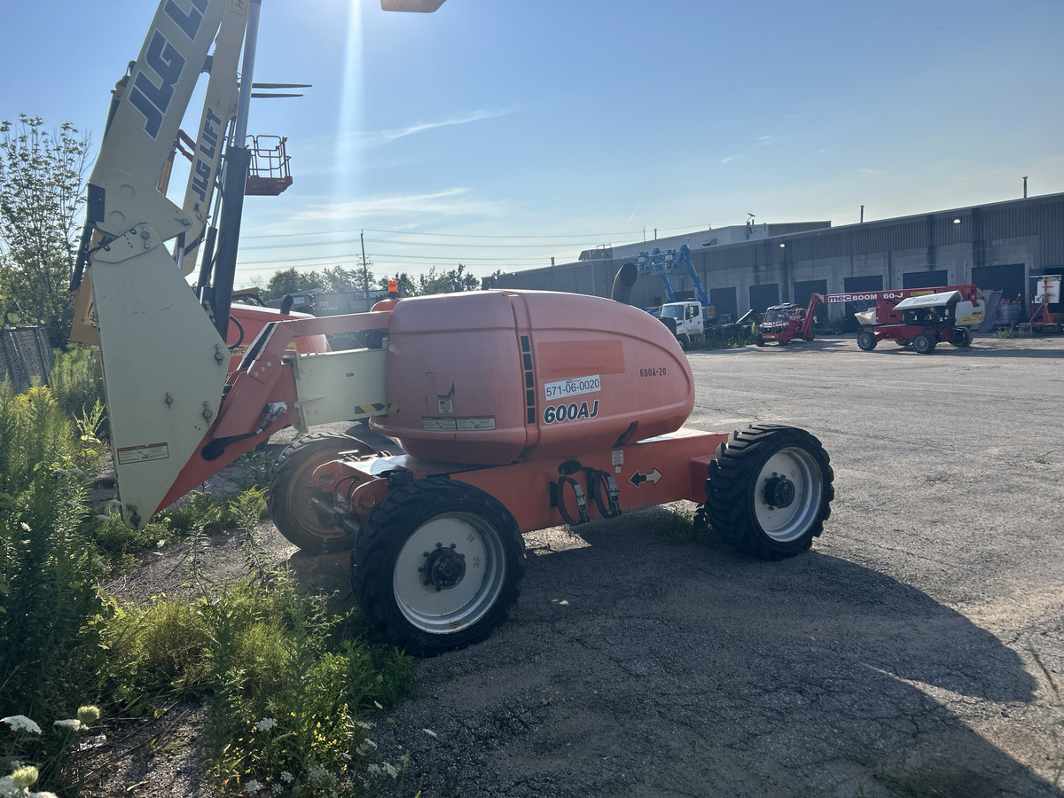 2017 JLG 600AJ-2