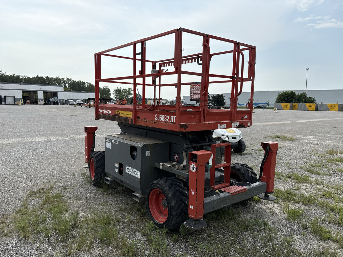 2018 Skyjack SJ-6826RT-2