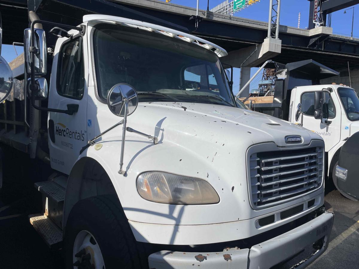 2016 Freightliner M2106
