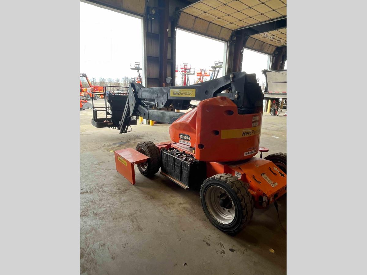 2015 JLG E450AJ