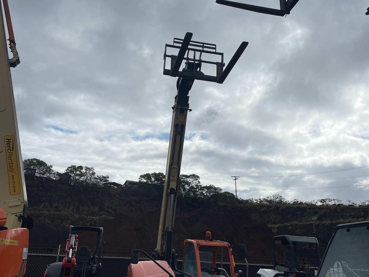 2016 JLG 943