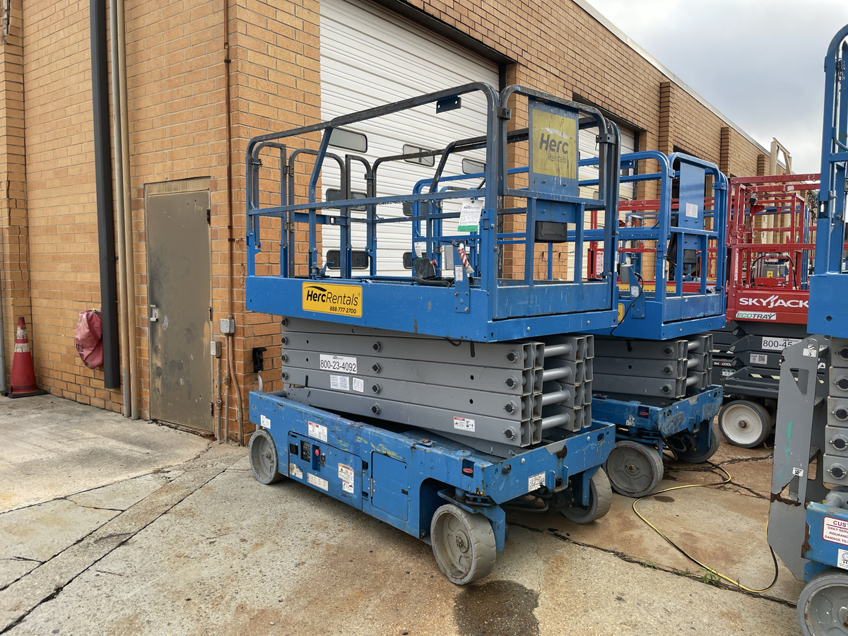 2018 Genie GS-3246