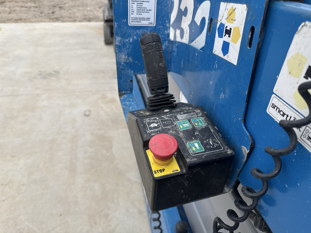 2017 Genie GS-3232-8