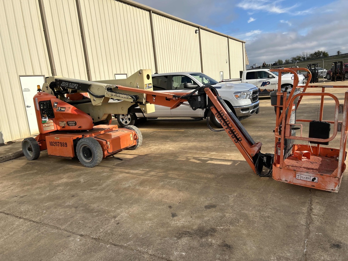 2017 JLG E400AJPN-7