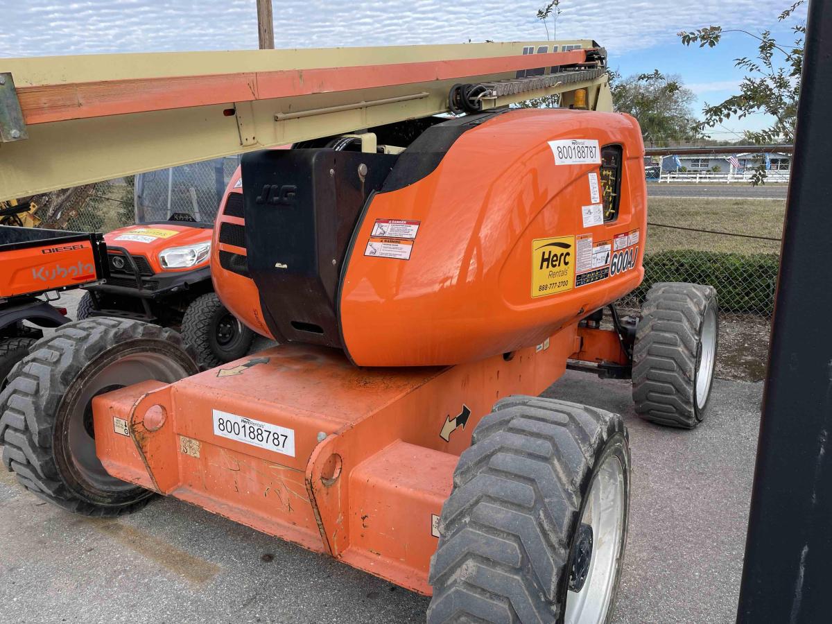 2017 JLG 600AJ