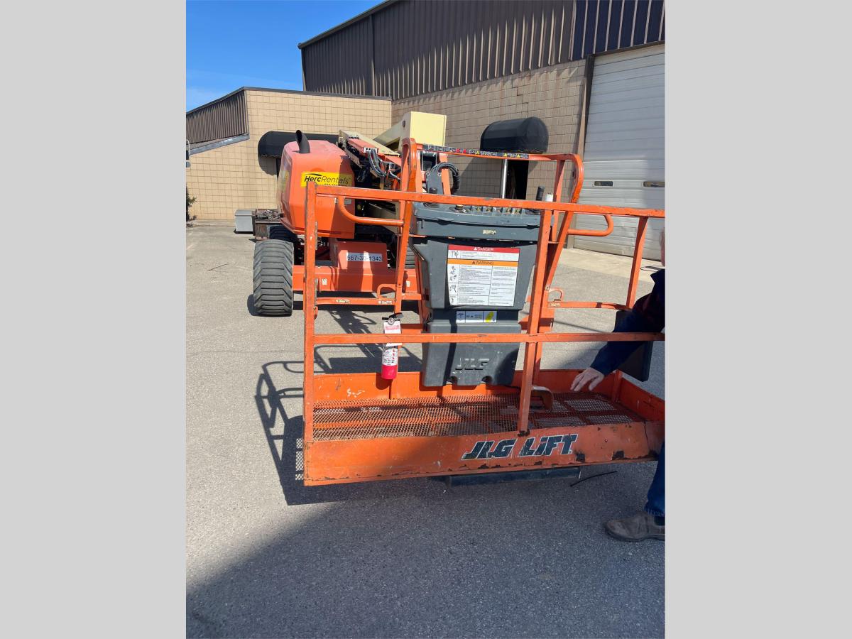 2016 JLG 450AJ